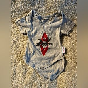 🇨🇦 6-12 months short sleeve onesie